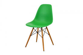 The dsw plastic side chair is available online with the maple finish base as pictured. Vitra Eames Plastic Side Chair Dsw Stuhl Grun Besucherstuhle Vitra Designklassiker Sebworld De