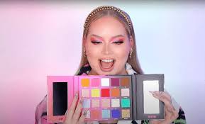 makeup palette resembles jeffree star