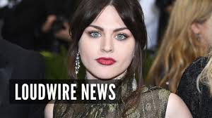 He was struggling with heroin. Kurt Cobain S Daughter Shares First Ever Song Youtube