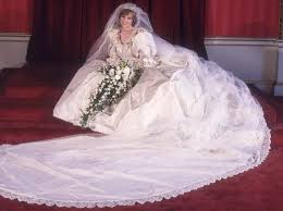 In her diary, the young queen describes her dress and those of her bridesmaids on the day of her wedding: History Of The Wedding Dress Arabia Weddings