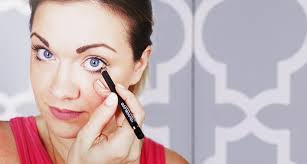 learn how to safely apply eyeliner