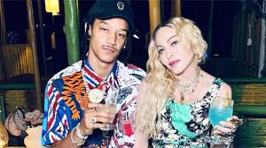 Madonna and her boyfriend of three years, brahim zaibat, have ended their relationship, her rep confirmed to gossip cop. Madonna And Her Boyfriend Ahlamalik Williams Ride Their Bicycles Through New York City Youtube