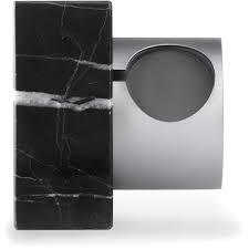 Using marble for its base, dock for apple watch marble edition is polished by hand and comes in a choice of black or white in order to coincide with your watch choice. Native Union Black Marble Dock For Apple Watch Stuarts London