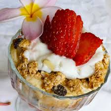 summer berry parfait with yogurt and