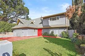 Comes with a 2 car detached garage. Large 4 Bed House With Pool House For Rent In Los Angeles Ca Apartments Com