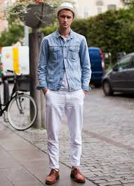 See more ideas about mens outfits, mens fashion, mens street style. Jeans For Skinny Guys 15 Ways To Wear Jeans For Skinny Men White Pants Men White Jeans Men Mens Fashion Casual Summer Outfits