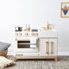Teamson kids urban adventure play kitchen. 8 Of The Best Play Kitchens For Toddlers Winter Daisy Melissa Barling Kids Interior Decorator Lifestyle Blogger