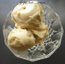 Amateur de crème glacée, découvrez le bonheur absolu avec cette recette de crème glacée maison, à réaliser sans sorbetière avec seulement quatre ingrédients. Creme Glacee Express Sans Sorbetiere