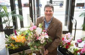 In 10 years random acts of flowers has expanded to tampa bay, chicago and indianapolis, and they have handed out 340,000 bouquets made from donated flowers, in hospitals, assisted living facilites and hospice care. Chicago Patron Society Archives Page 3 Of 3 Random Acts Of Flowers