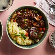 beef mushroom stew with mashed potatoes