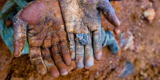 The hidden coltan mines in a forgotten corner of the democratic republic of congo fuel our 21st century lifestyle. Coltan Im Kongo Der Schmutzige Schatz Im Handy Kolner Stadt Anzeiger