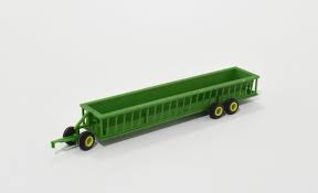 1 64 32 round bale feeder wagon green