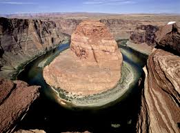 horseshoe bend on the colorado river in