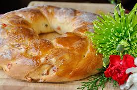 How to make danish christmas bread wreath recipe jule Christmas Fruit Bread Wreath Make It As Loaves Or As A Bread Wreath