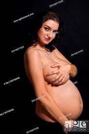 Junge schwangere Frau mit Babybauch nackt, Stock Photo, Picture And Low  Budget Royalty Free Image. Pic. ESY-020777235 | agefotostock