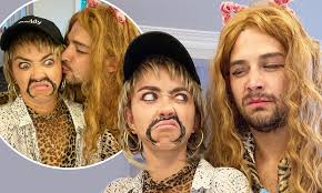 4.2 out of 5 stars 53. Sarah Hyland And Fiance Wells Adams Transform Into Tiger King Stars Joe Exotic And Carole Baskin Daily Mail Online