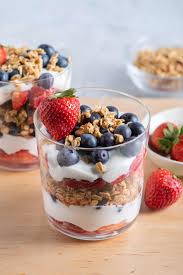 fruit yogurt parfaits with granola
