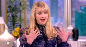 Melissa Rauch says she lost a job after director saw her hands: 'Jesus 
Christ!'
