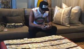 Discover how you can achieve your own financial freedom. Floyd Mayweather Sends Strip Club 20 000 Tax Bill After Making It Rain