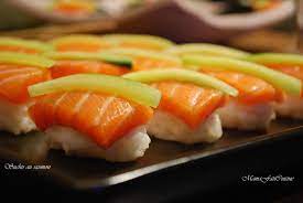 Sushis au saumon cru mariné - Mama Fati