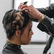 Girls feel like a goddess or princesses after wearing halo braids hairstyles. How To Style A Halo Braid According To A Professional Hair Com By L Oreal