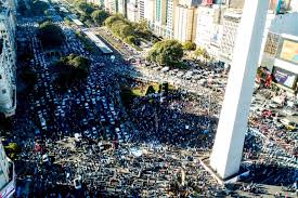 En la planta alta de punto base. Masivas Manifestaciones Opositora En El Obelisco La Plata Y Varios Puntos De La Provincia Cronos Noticias