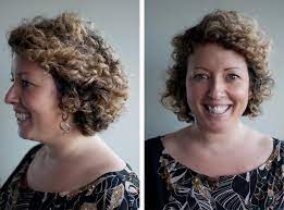 The layers help tame the curls to keep you looking amazing. How To Style Short Curly Hair Hair Romance