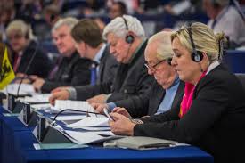 File:Marine Le Pen Jean-Marie Le Pen Bruno Gollnisch Parlement européen Strasbourg 10 décembre 2013.jpg - Wikimedia Commons