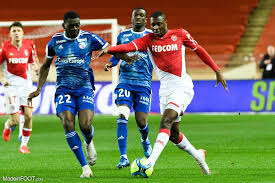 Youssouf fofana (monaco) is shown the yellow card for a bad foul. Mercato Accord Monaco Strasbourg Pour Youssouf Fofana