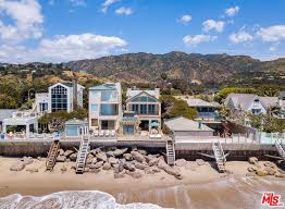 Sheldon adelson sits onstage before a speech by u.s. Billionaire Sheldon Adelson Adds Superb Property In Desirable Malibu Enclave For 14 7m American Luxury