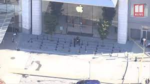 apple lenox square closes after
