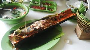 Kali ini dapur bu titin akan memasak ikan . Ikan Patin Bakar Bambunya Juara Ulasan Pondok Ikan Bakar Kalimantan Depok Indonesia Tripadvisor