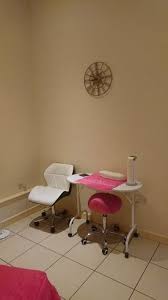 beauty room to part furnished