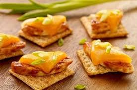 cheesy bbq en triscuit game day