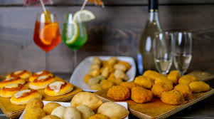 SI FA PRESTO A DIRE APERITIVO! A NAPOLI IL PRIMO CAMPIONATO CHE DECRETA CHI CI SA DAVVERO FARE - Virtù Quotidiane - Il quotidiano enogastronomico
