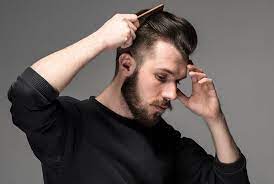 Tuto coiffure homme : comment couper ses cheveux aux ciseaux et à la  tondeuse ?