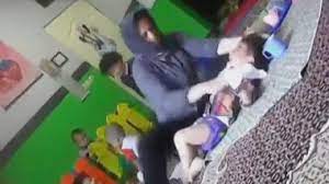 بالفيديو.. امرأة تعذب طفلاً في حضانة بإيران