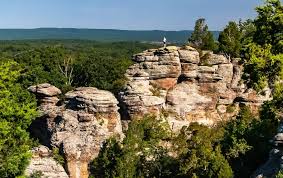 Shawnee national forest lies between the mississippi and ohio rivers, in southern illinois. There S A Little Bit Of Paradise In The Garden Of The Gods Illinois Quiltripping