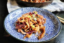 Learn the definitions of lo mein and chow mein, including their similarities and differences between them, with recipes for each. Eat This Chicken Lo Mein With Spicy Peanut Sauce Heraldnet Com