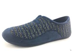 Imagínate por un momento que ese hombre cuyo estilo admiras,. Zapatillas De Estar Por Casa Garzon Azul Florencia Dino Zapatos