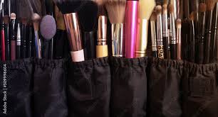 makeup brushes diffe in size and