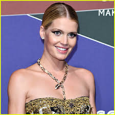 The cheese and the worms), which examined the beliefs of an italian heretic, menocchio, from montereale valcellina. Princess Diana S Niece Lady Kitty Spencer 29 Engaged To Michael Lewis 60 Report Engaged Lady Kitty Spencer Michael Lewis Just Jared