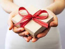 gift giving etiquette around the world