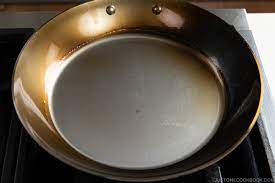 how to season a carbon steel pan step