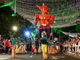 Aranjuez aranjuez mantiene viva su esencia. Costumed Revelers Perform During The Myths And Legends Parade In Medellin Entertainment Photos Gulf News