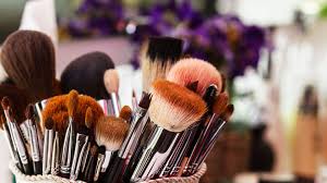 to clean makeup brushes and palettes