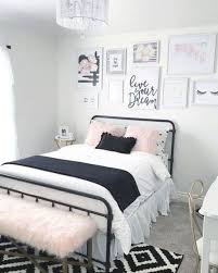 Susah juga nak penuhi mood bilik tidur anak perempuan ni kan? The Emily Meritt Heart Sheet Set Small Room Bedroom Pink Girl Room Decor Simple Bedroom
