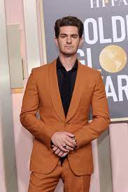 ExtraTV on X: Andrew Garfield wore this orange suit to perfection at the  #GoldenGlobes! 🧡 All the pics: t.coOcroWqAt78  t.coaLRp5LL94e  X