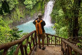travel alone to costa rica in 2024