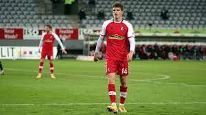 Born on 22nd december 1997, til is an attacking midfielder. Sc Freiburg Bekommt Guus Til Noch Seine Chance Bei Streich Kicker
